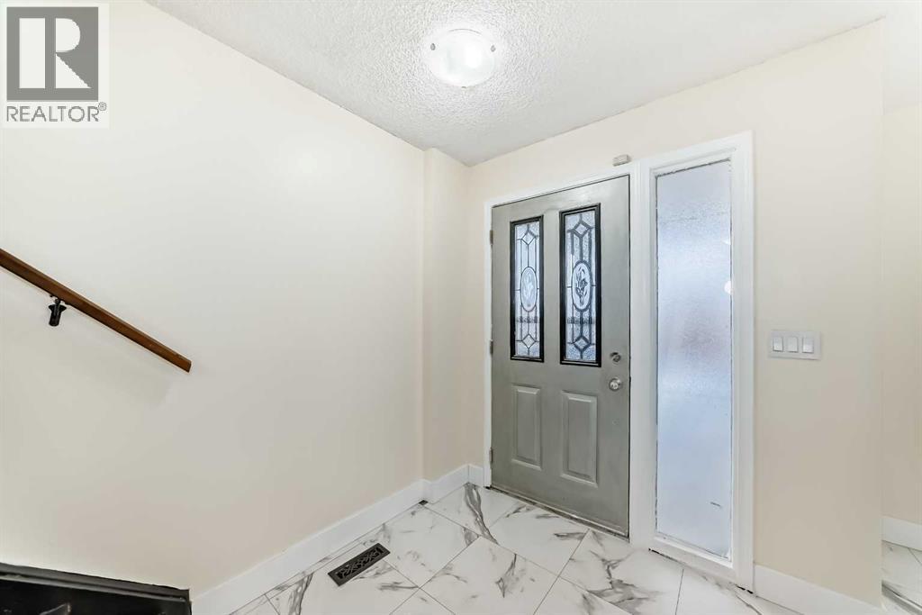 Single Family House for Sale in  Templeby Way NE Temple Calgary 