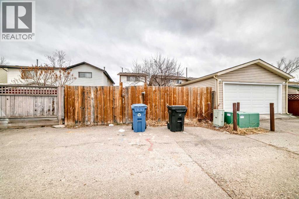 Single Family House for Sale in  Templeby Way NE Temple Calgary 