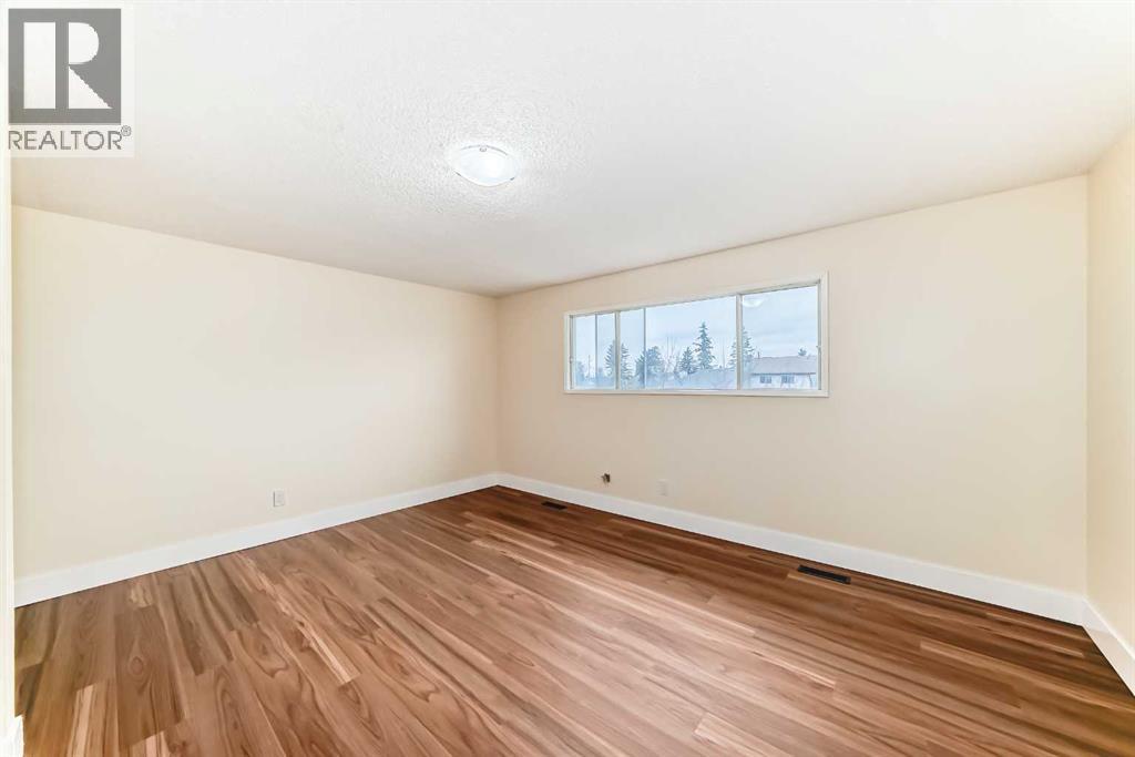 Single Family House for Sale in  Templeby Way NE Temple Calgary 