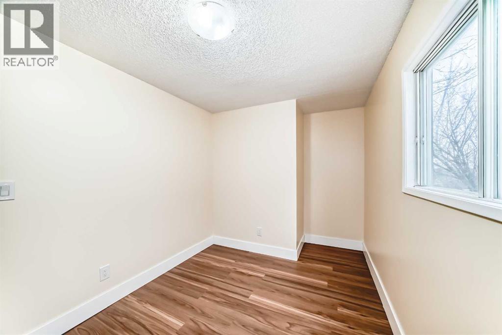 Single Family House for Sale in  Templeby Way NE Temple Calgary 