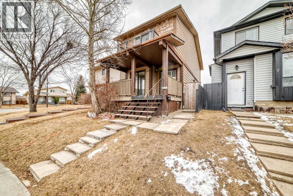 Single Family House for Sale in  Templeby Way NE Temple Calgary 