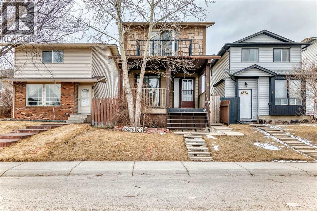 Single Family House for Sale in  Templeby Way NE Temple Calgary 