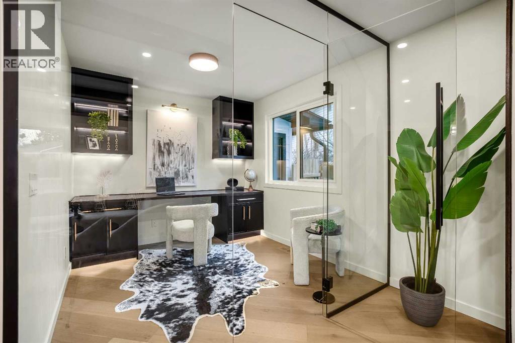 Single Family House 4 Level for Sale in  Oakridge Place SW Oakridge Calgary 