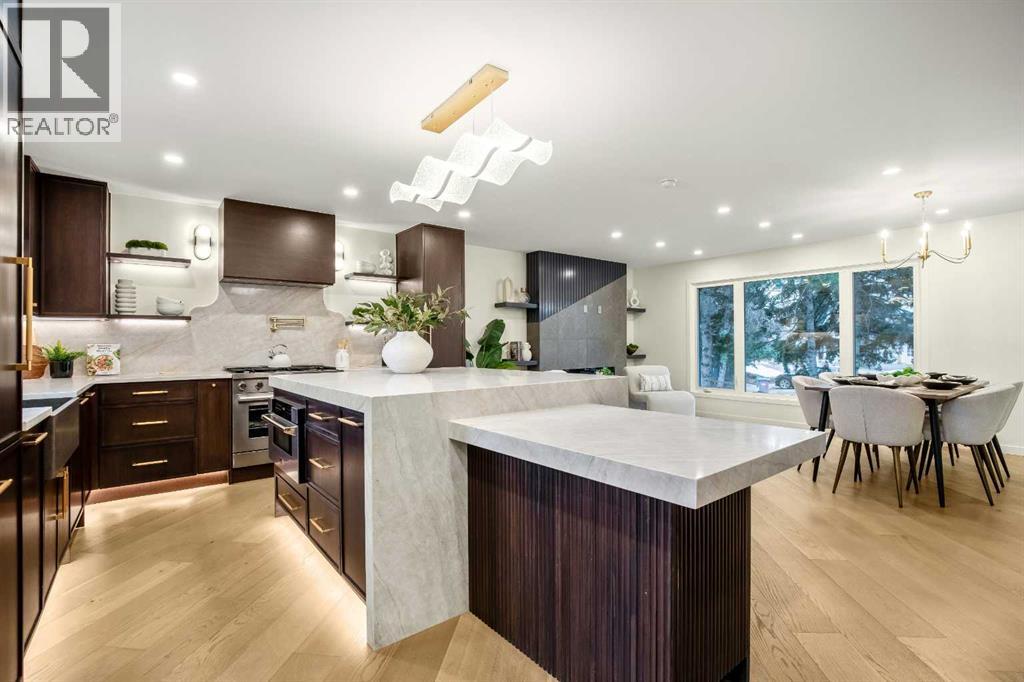 Single Family House 4 Level for Sale in  Oakridge Place SW Oakridge Calgary 