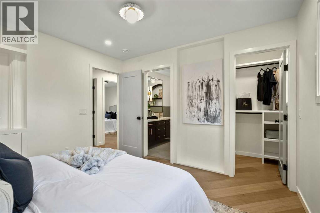 Single Family House 4 Level for Sale in  Oakridge Place SW Oakridge Calgary 