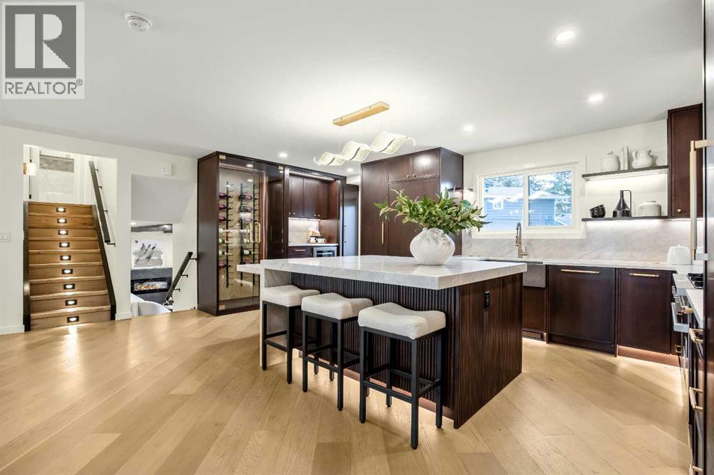 Single Family House 4 Level for Sale in  Oakridge Place SW Oakridge Calgary 