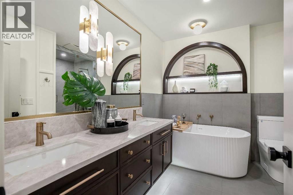 Single Family House 4 Level for Sale in  Oakridge Place SW Oakridge Calgary 