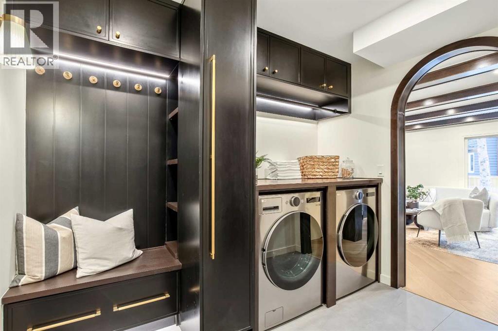 Single Family House 4 Level for Sale in  Oakridge Place SW Oakridge Calgary 