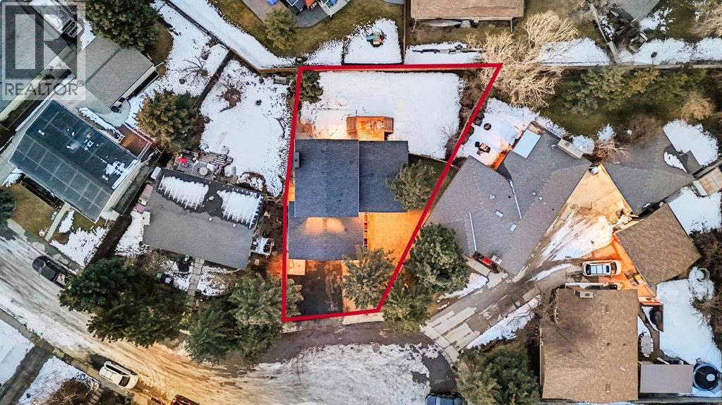 Single Family House 4 Level for Sale in  Oakridge Place SW Oakridge Calgary 