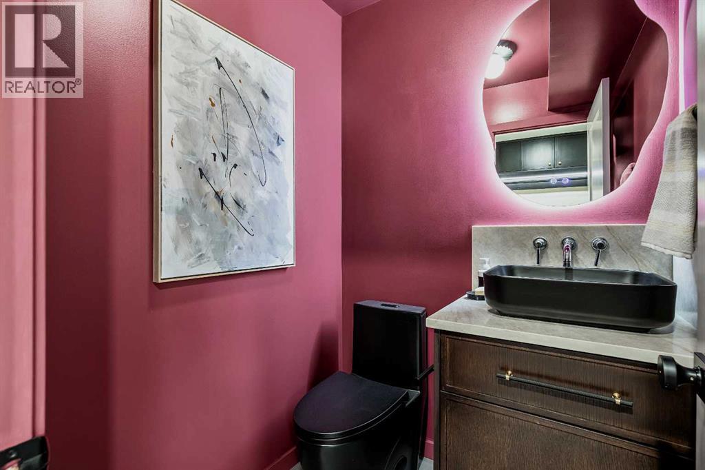 Single Family House 4 Level for Sale in  Oakridge Place SW Oakridge Calgary 