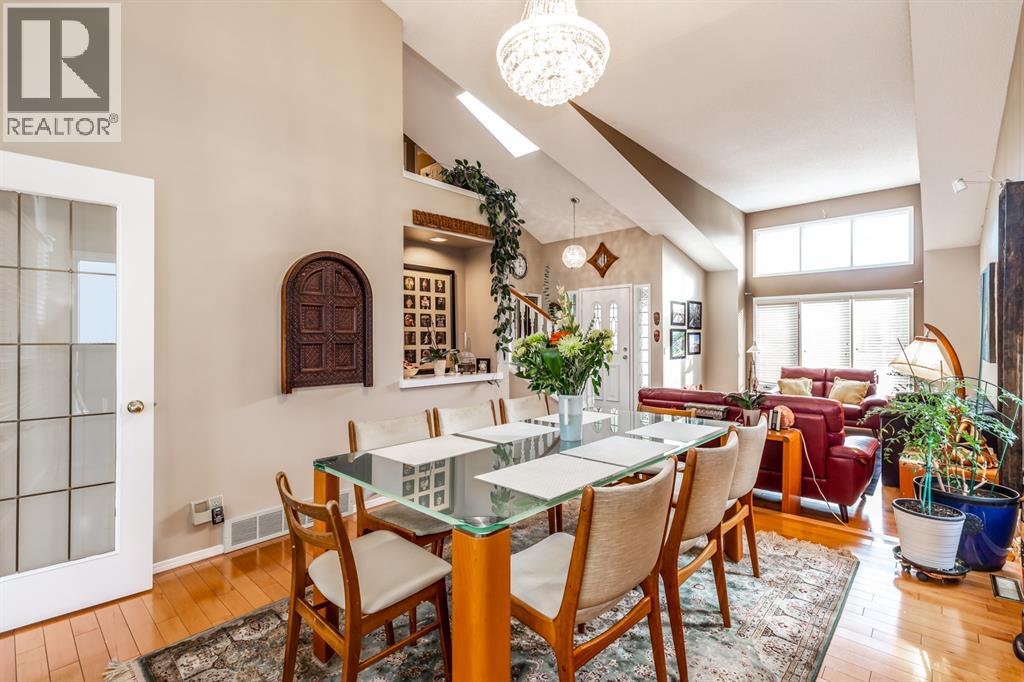 Single Family House for Sale in  Edgeridge Court NW Edgemont Calgary 