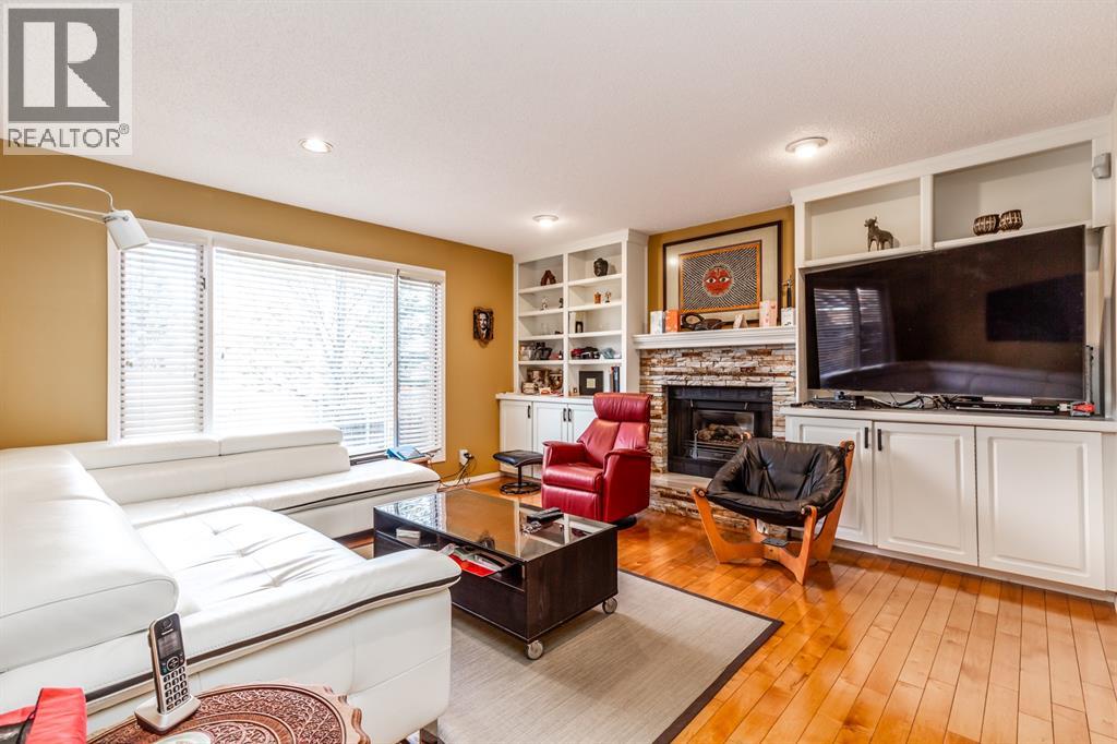 Single Family House for Sale in  Edgeridge Court NW Edgemont Calgary 