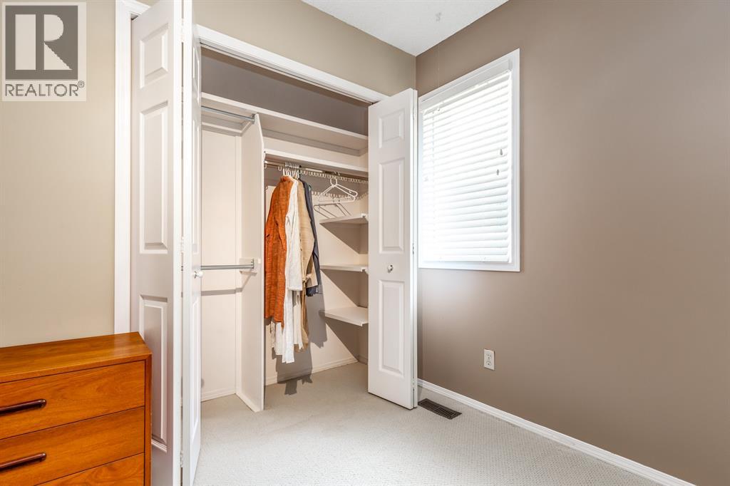 Single Family House for Sale in  Edgeridge Court NW Edgemont Calgary 