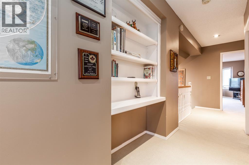 Single Family House for Sale in  Edgeridge Court NW Edgemont Calgary 