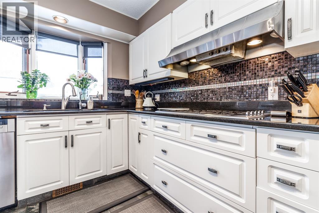 Single Family House for Sale in  Edgeridge Court NW Edgemont Calgary 