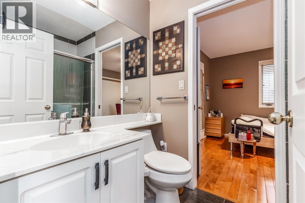 Single Family House for Sale in  Edgeridge Court NW Edgemont Calgary 