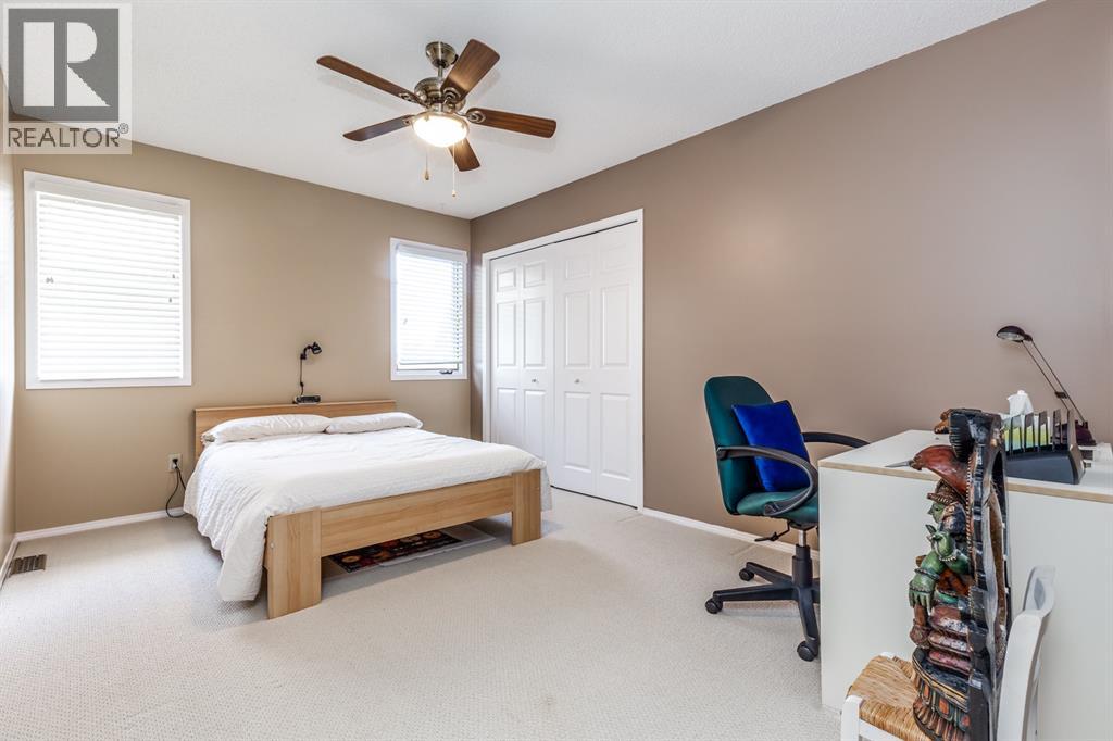 63 Edgeridge Court NW, Calgary, Alberta