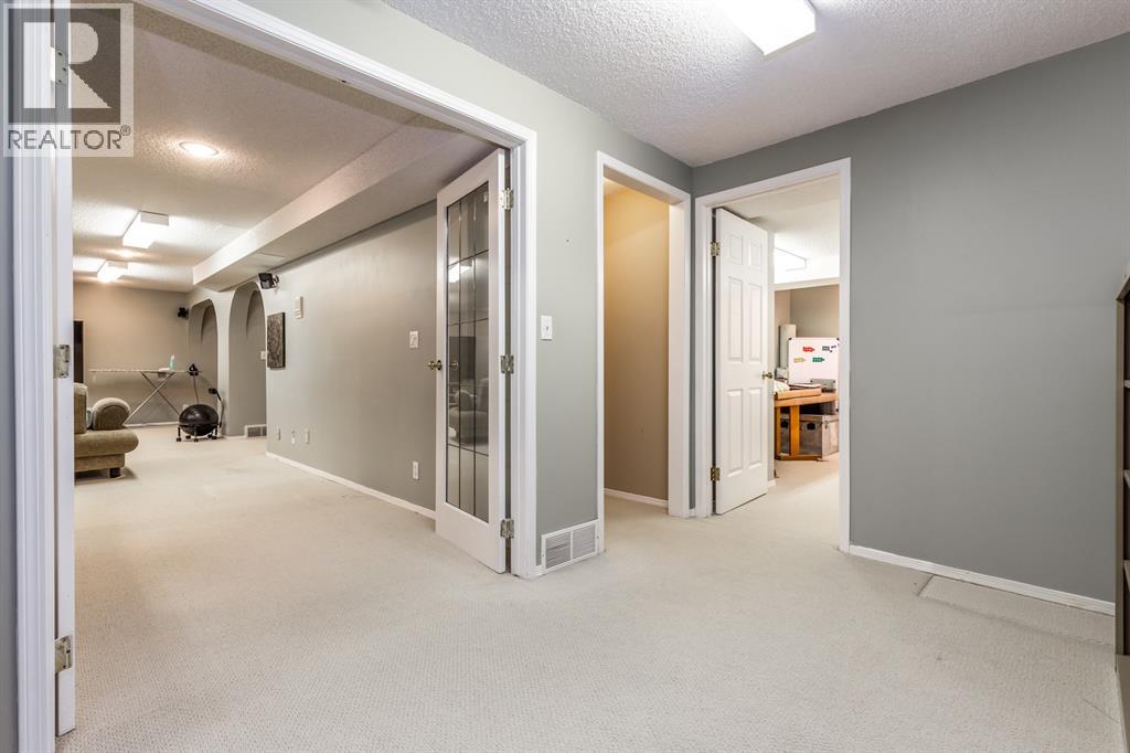 Single Family House for Sale in  Edgeridge Court NW Edgemont Calgary 