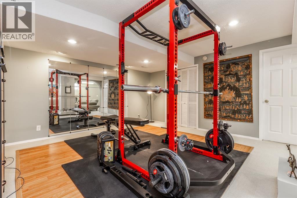 Single Family House for Sale in  Edgeridge Court NW Edgemont Calgary 