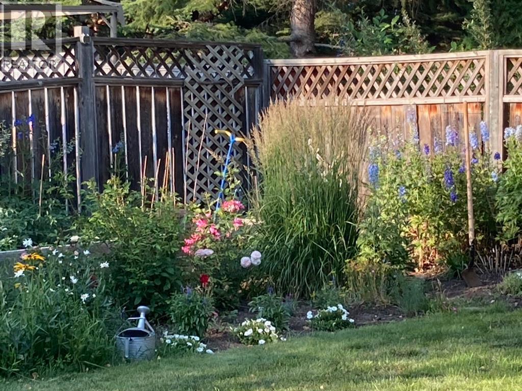 Single Family House for Sale in  Edgeridge Court NW Edgemont Calgary 