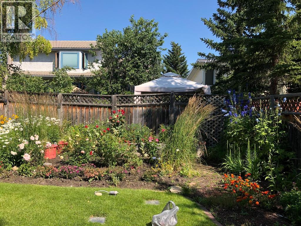 Single Family House for Sale in  Edgeridge Court NW Edgemont Calgary 
