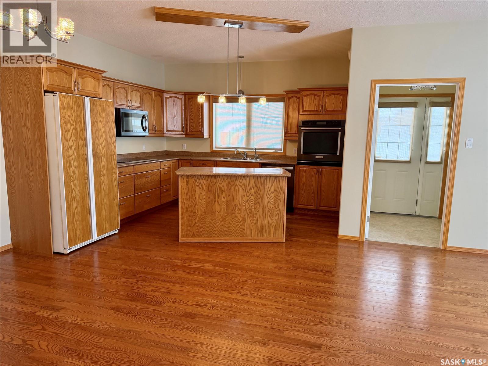 #330 1ST STREET W - Image 2