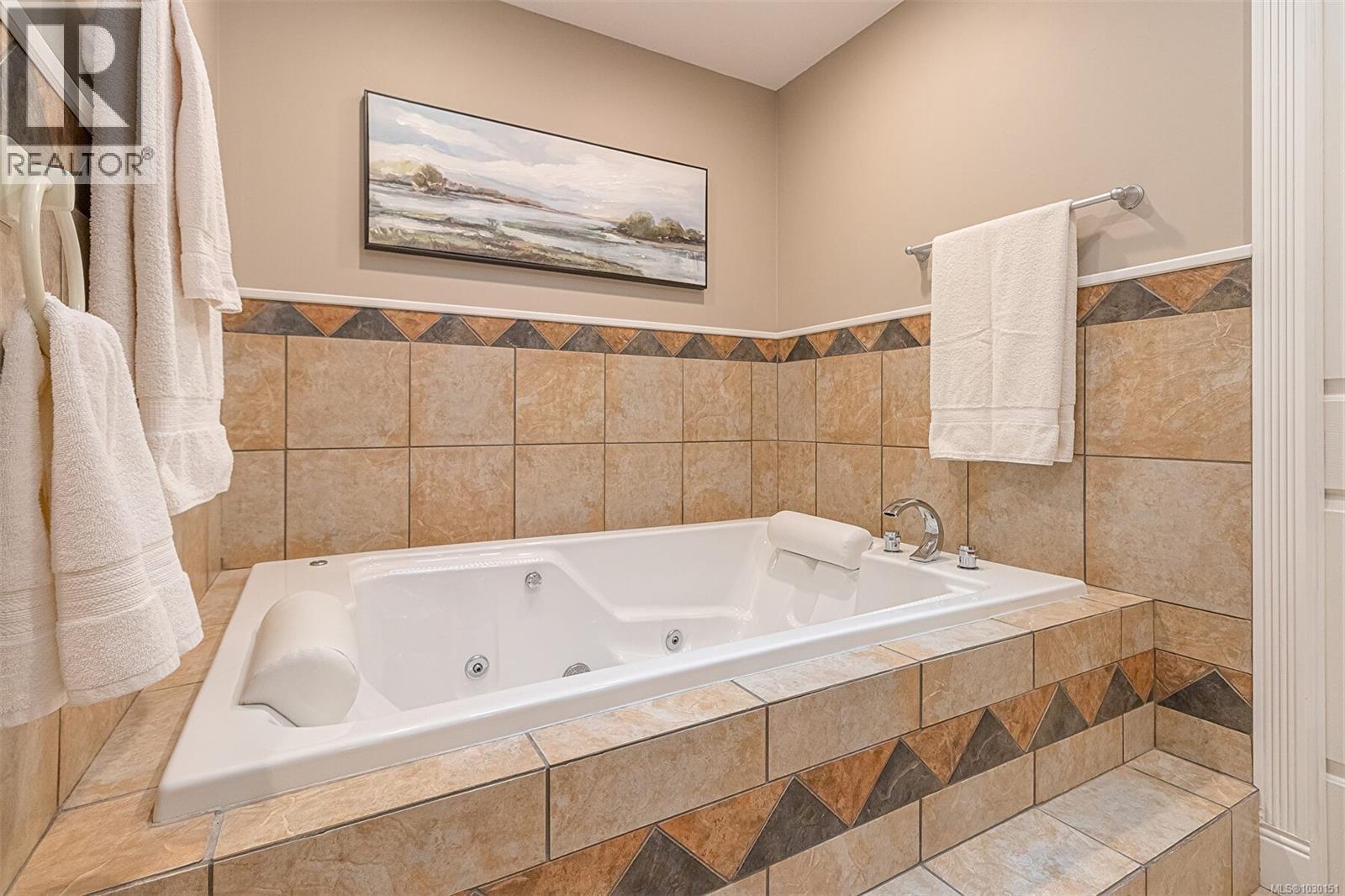 6509 KESTREL CRES - 43