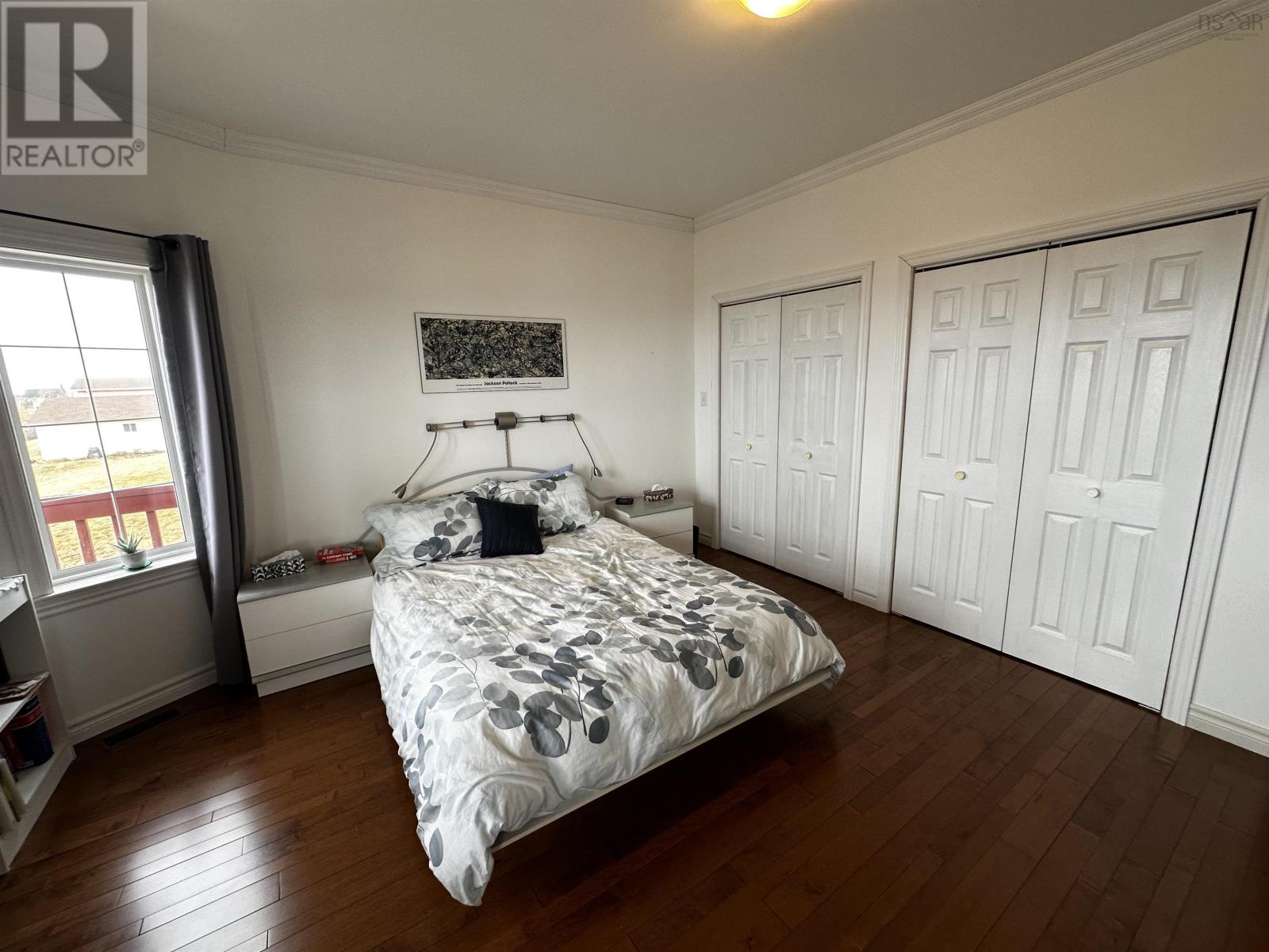 Property 2 of 33 of 109 High Road