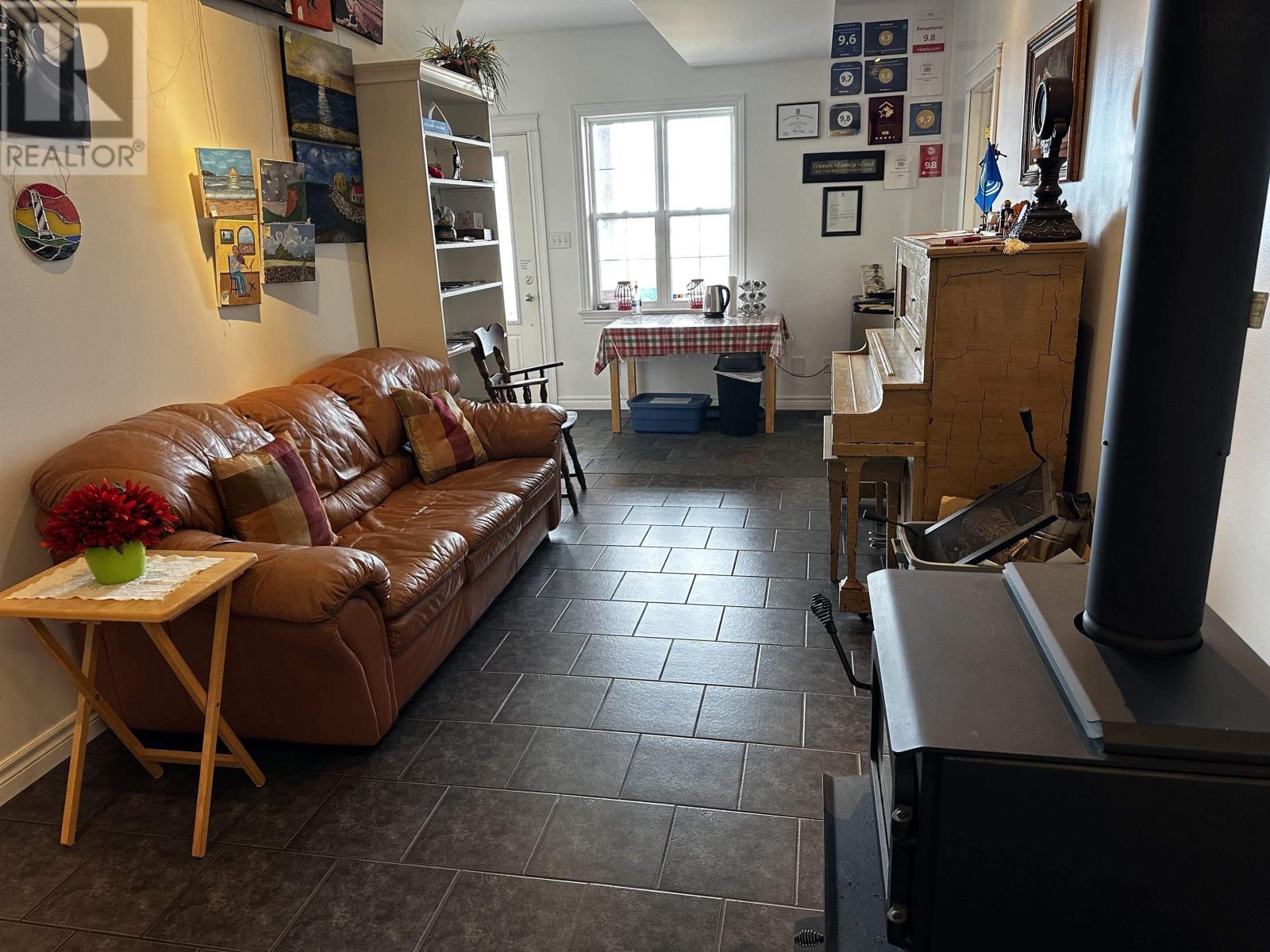 Property 15 of 33 of 109 High Road