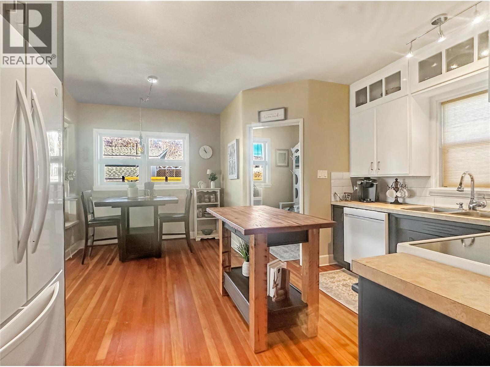 8704 72ND AVENUE - 3