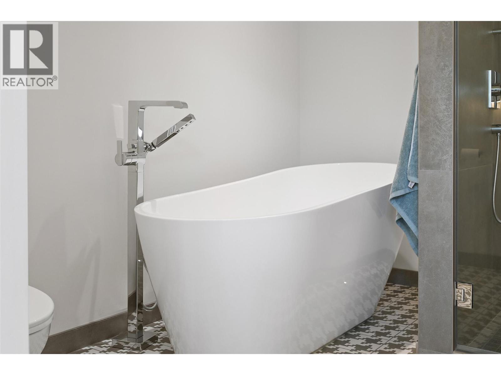 726 TAYNTON DRIVE - 48