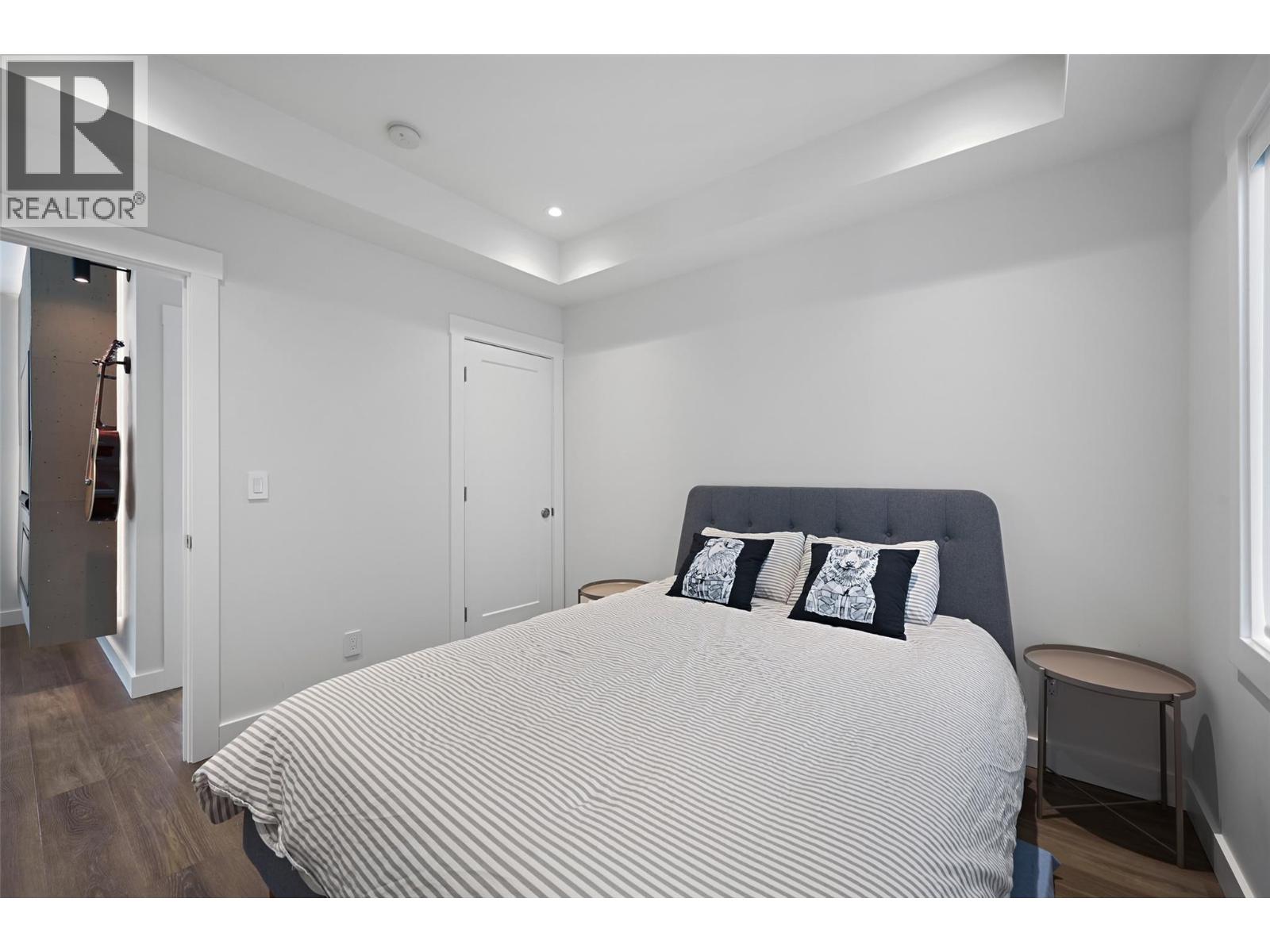 726 TAYNTON DRIVE - 39