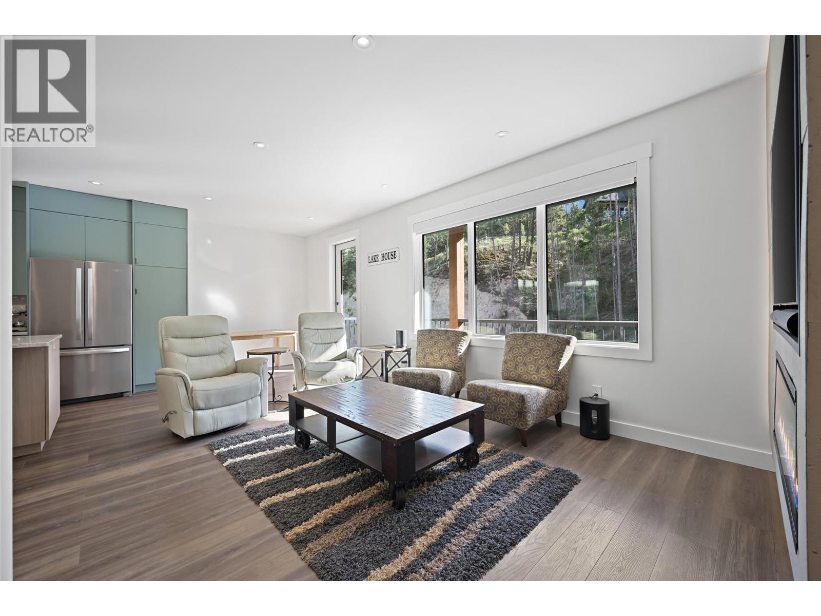 726 TAYNTON DRIVE - 21