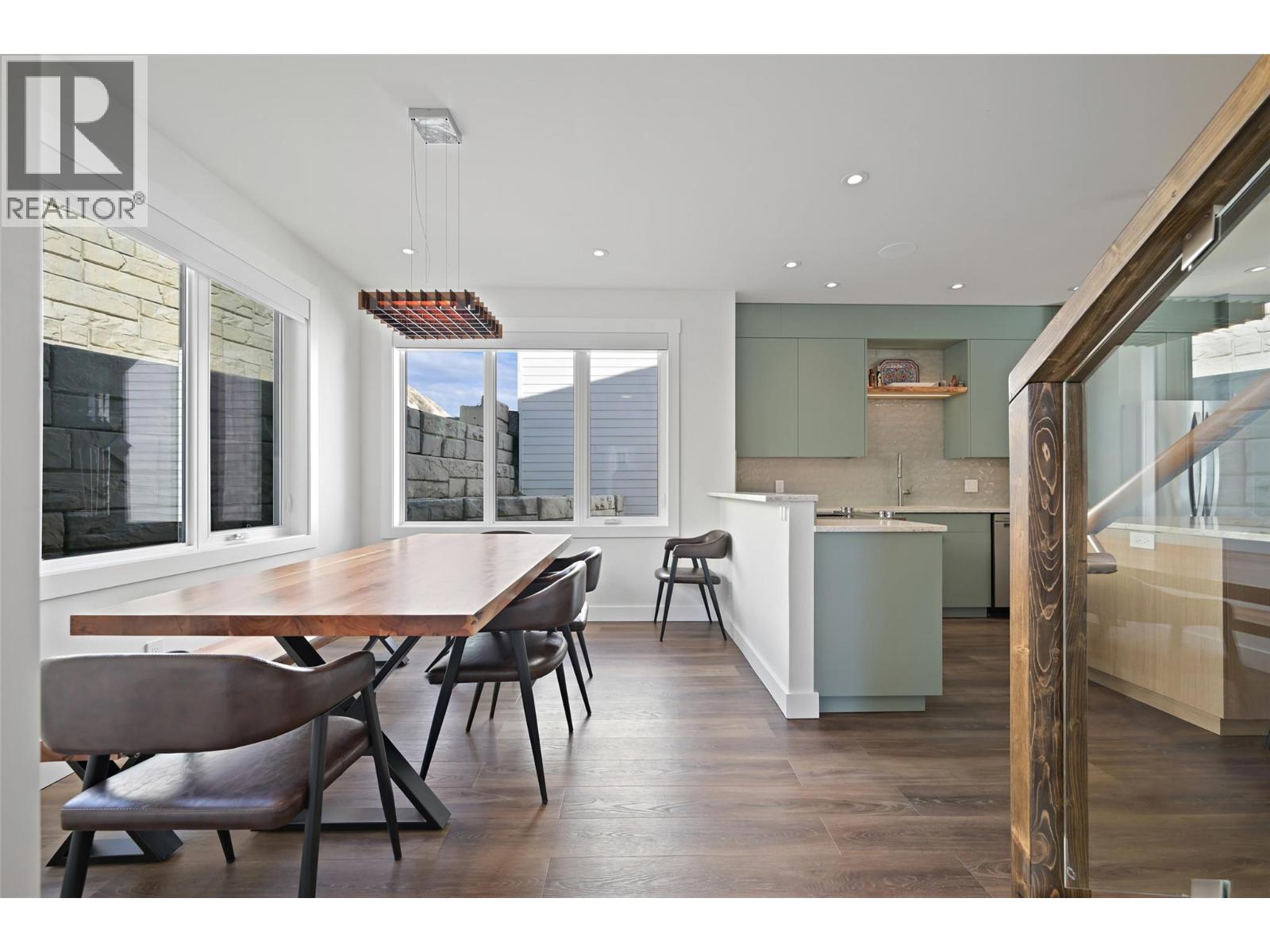 726 TAYNTON DRIVE - 35