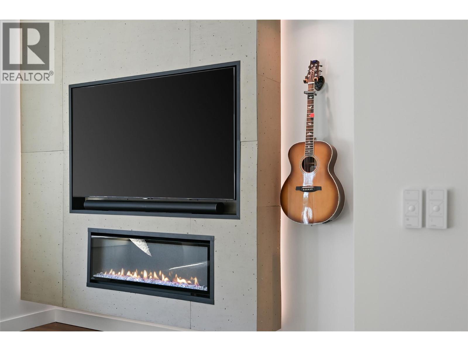 726 TAYNTON DRIVE - 23