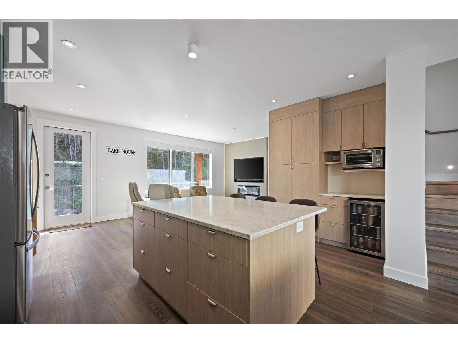 726 TAYNTON DRIVE - 28