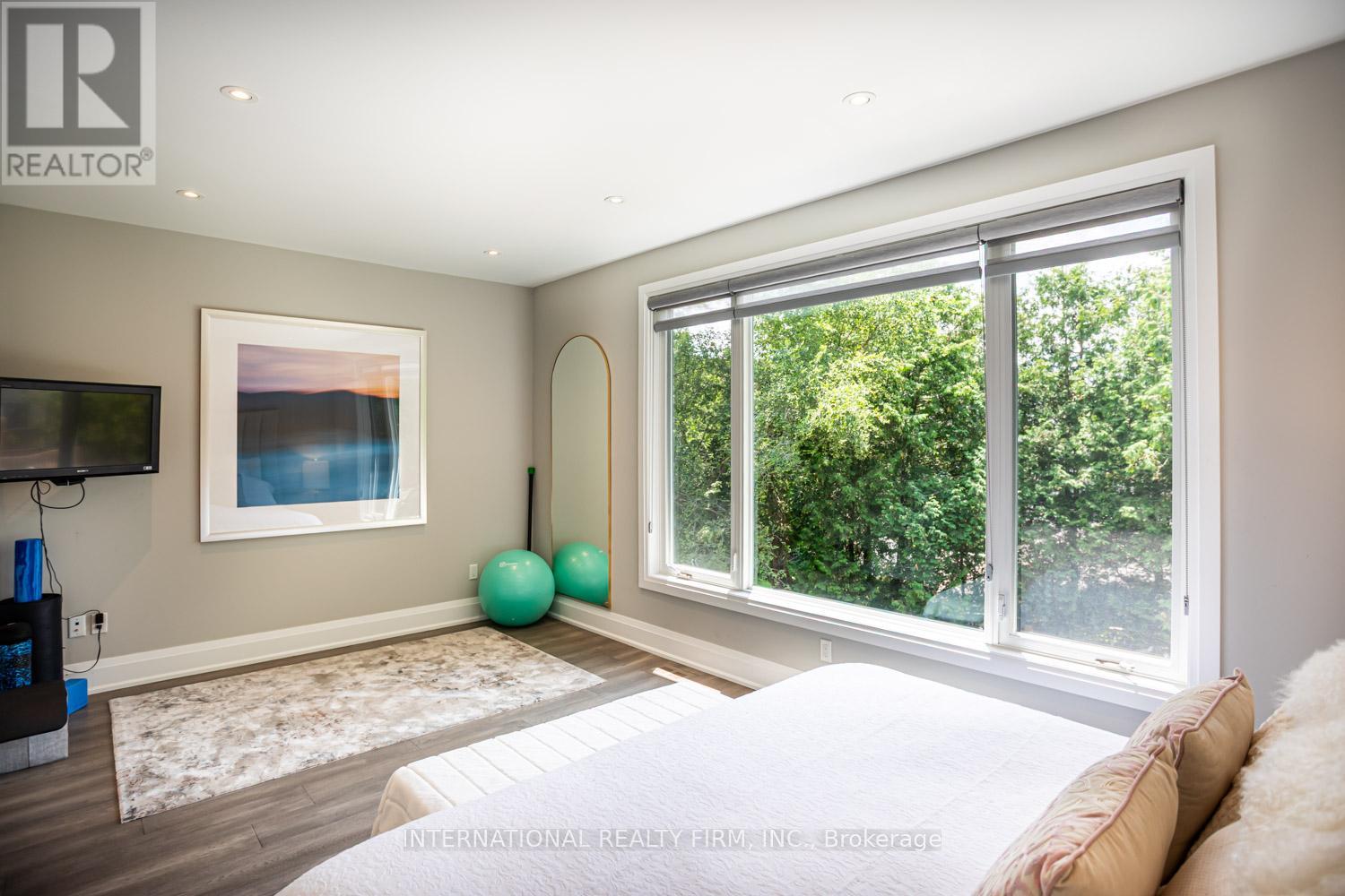 36B PINE AVENUE - 22