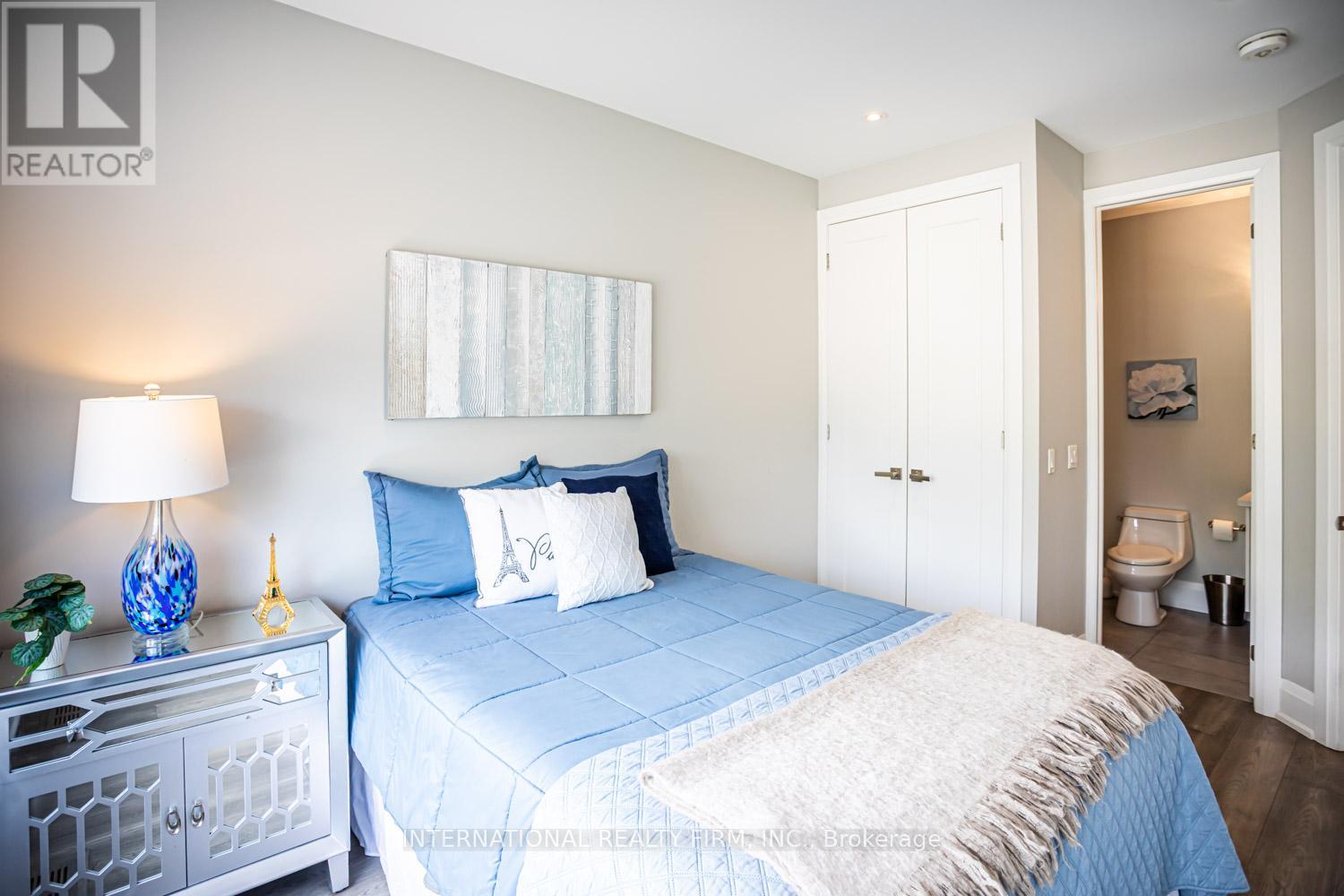 36B PINE AVENUE - 32
