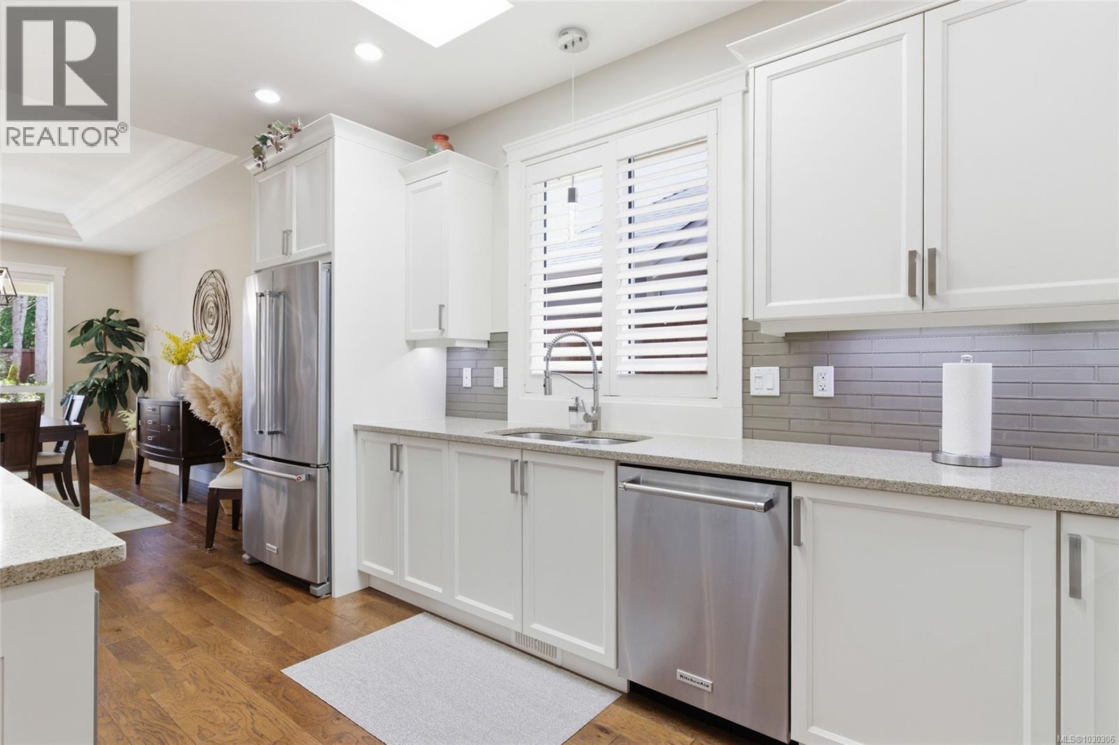 158 SKYLARK AVE - 22