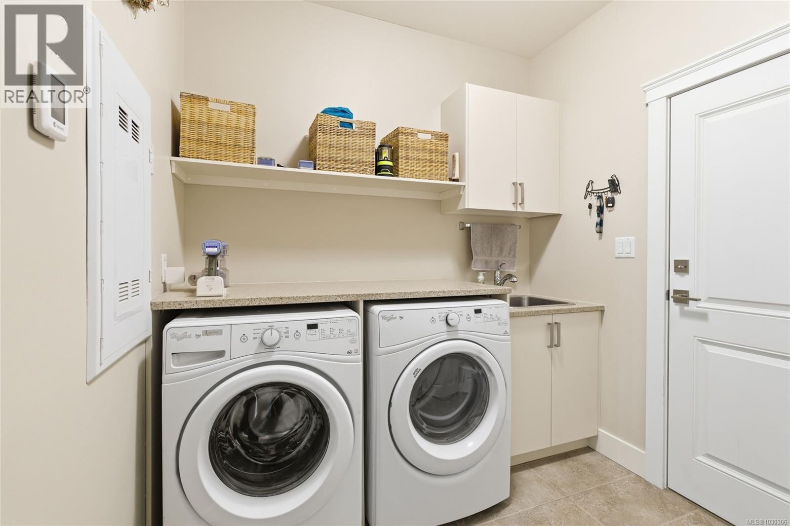 158 SKYLARK AVE - 33