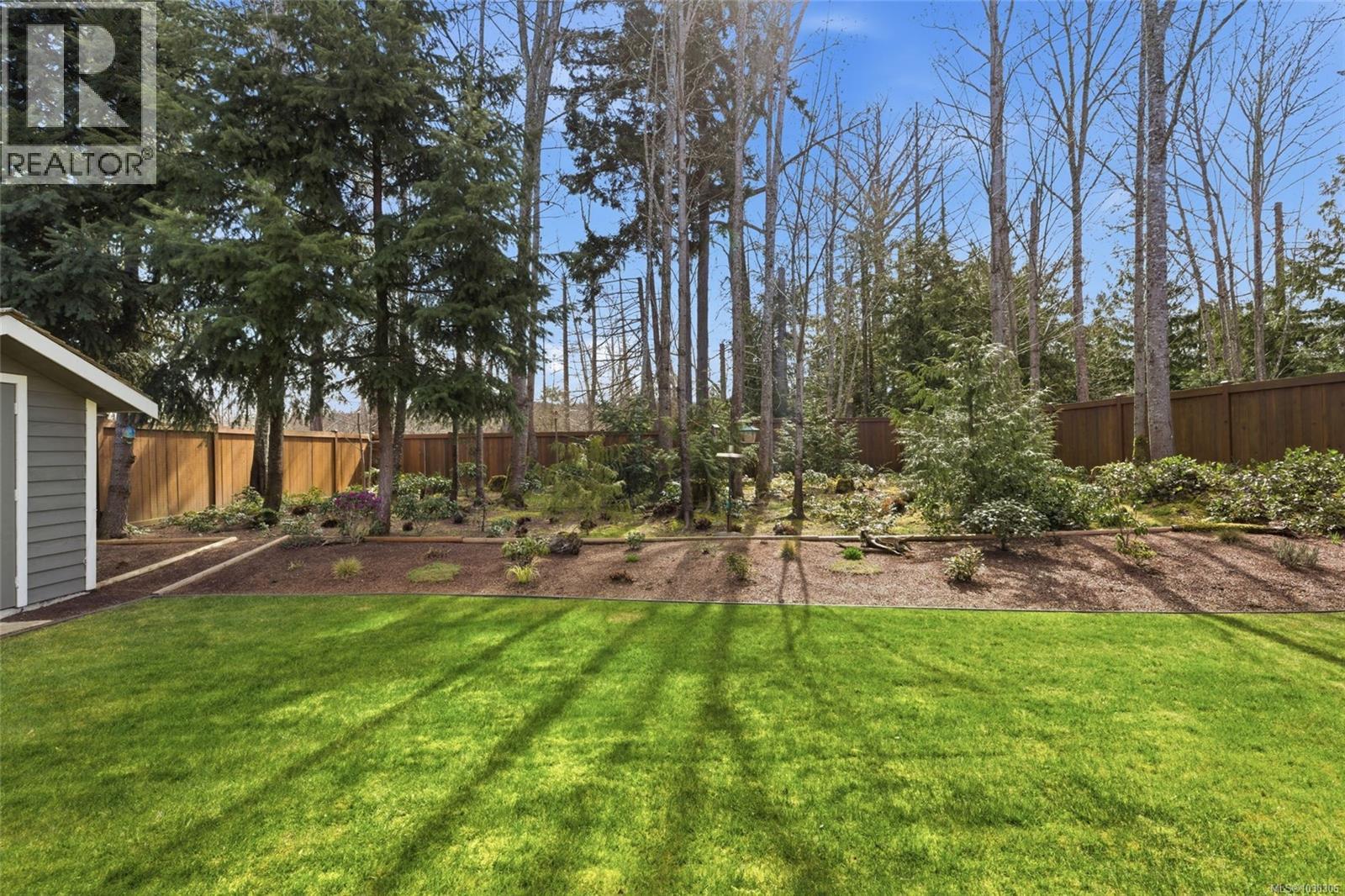 158 SKYLARK AVE - 35