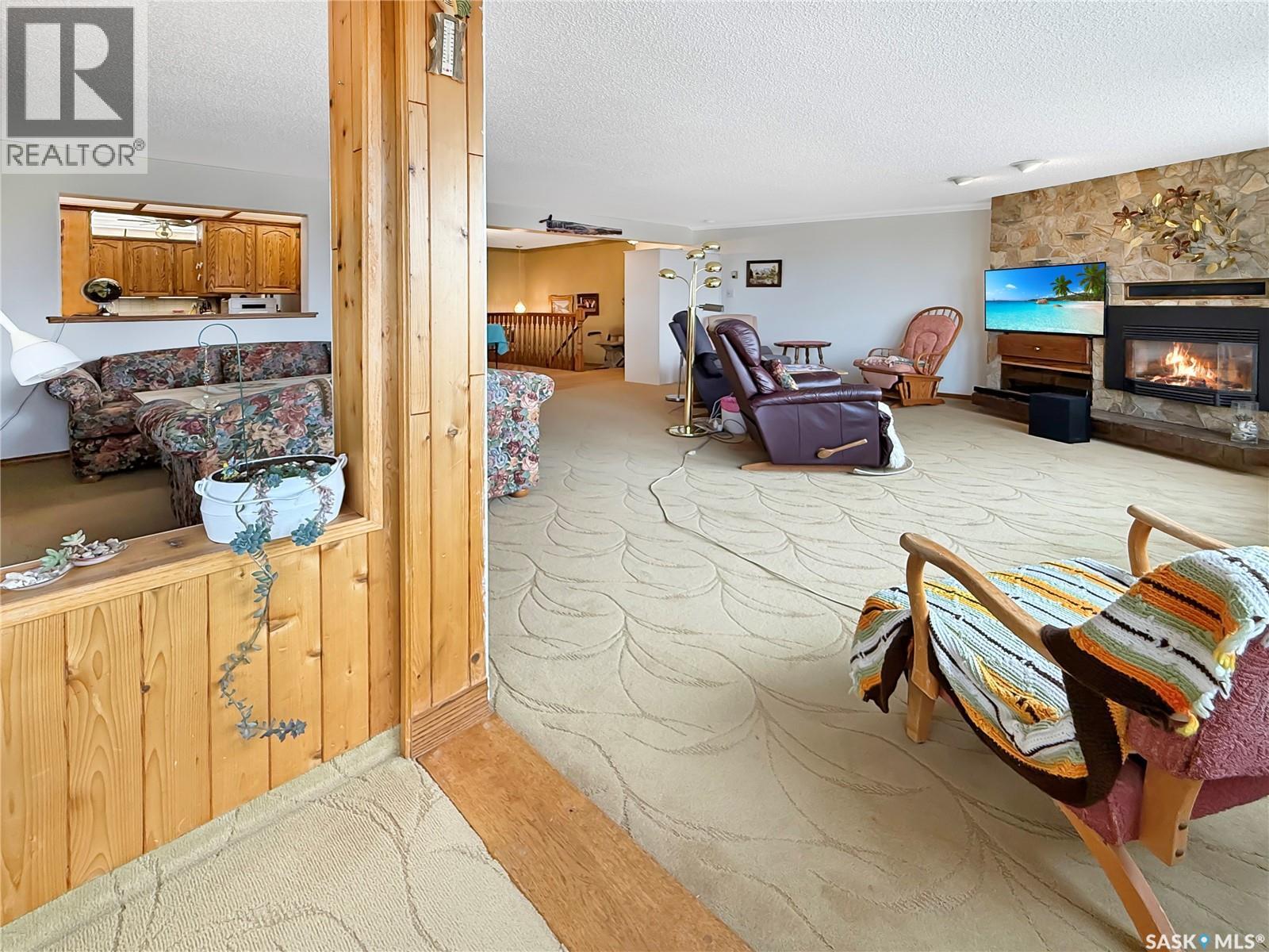 #8 275 ALPINE CRESCENT - 17