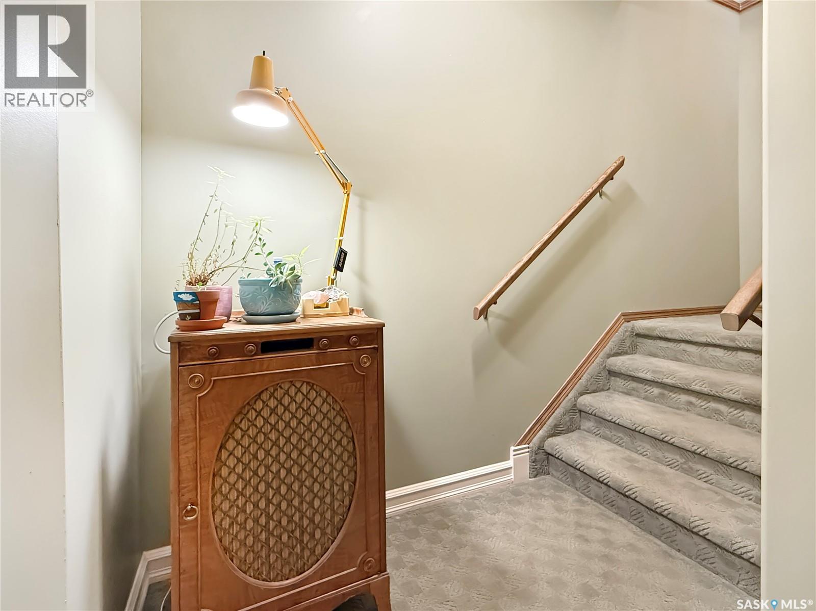 #8 275 ALPINE CRESCENT - 20