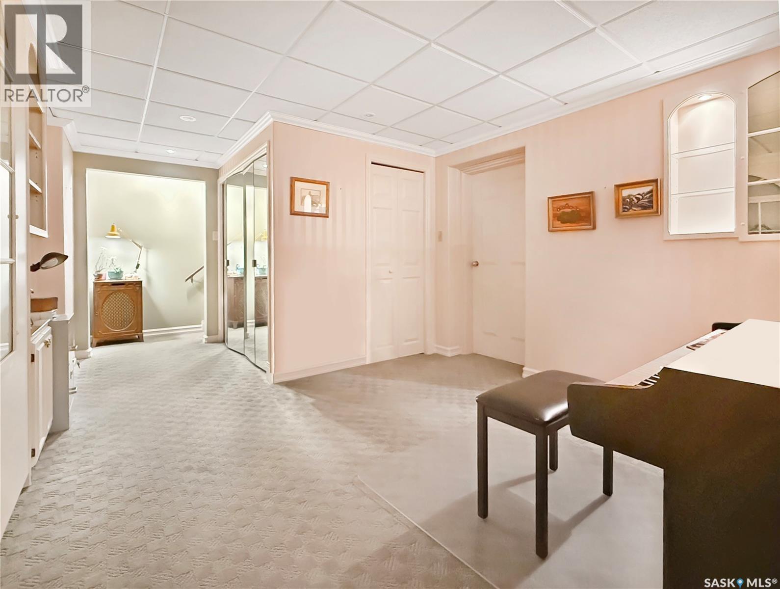 #8 275 ALPINE CRESCENT - 22