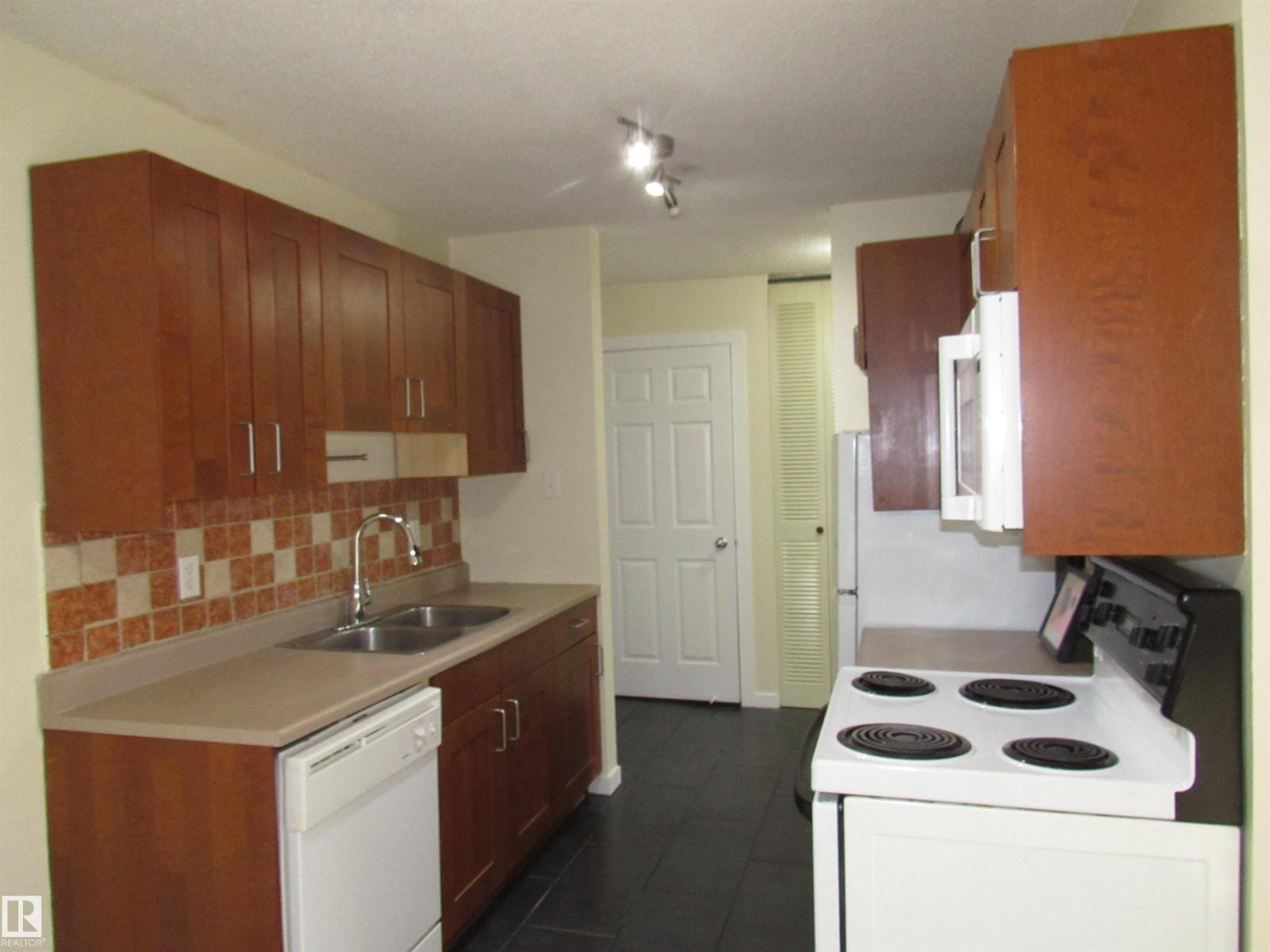 #404 10335 117 ST NW, Edmonton