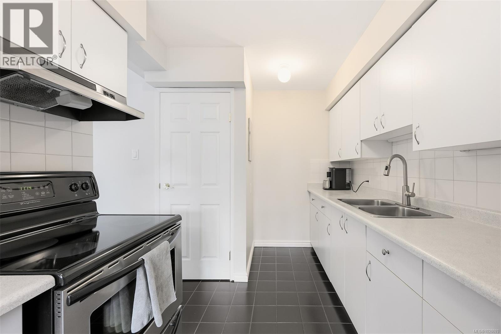 #116 724 SEA TERR - 26