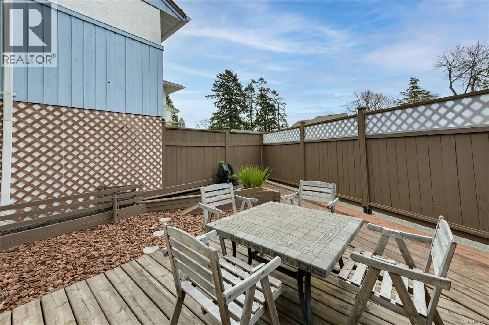 #116 724 SEA TERR - 18