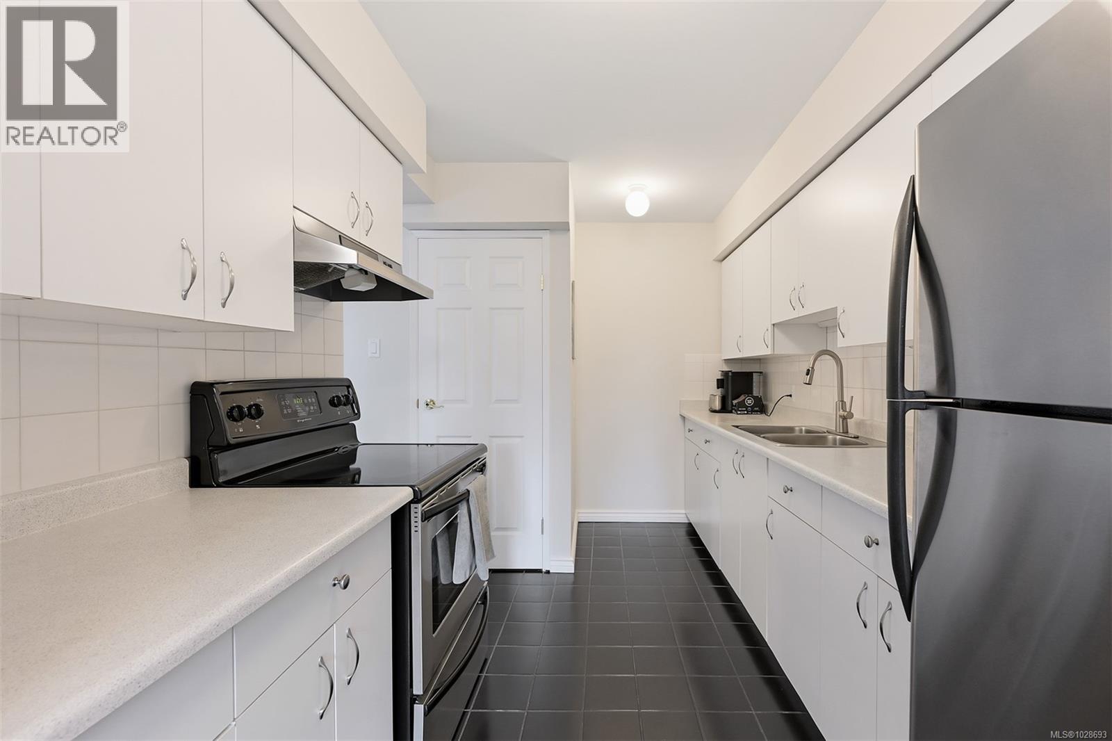 #116 724 SEA TERR - 24