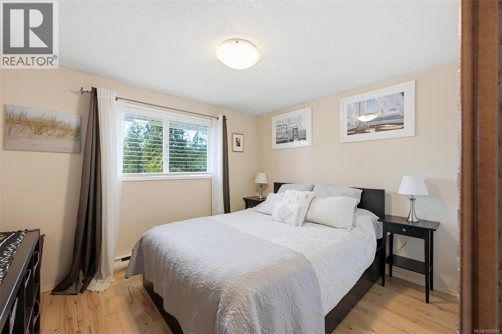 #116 724 SEA TERR - 36