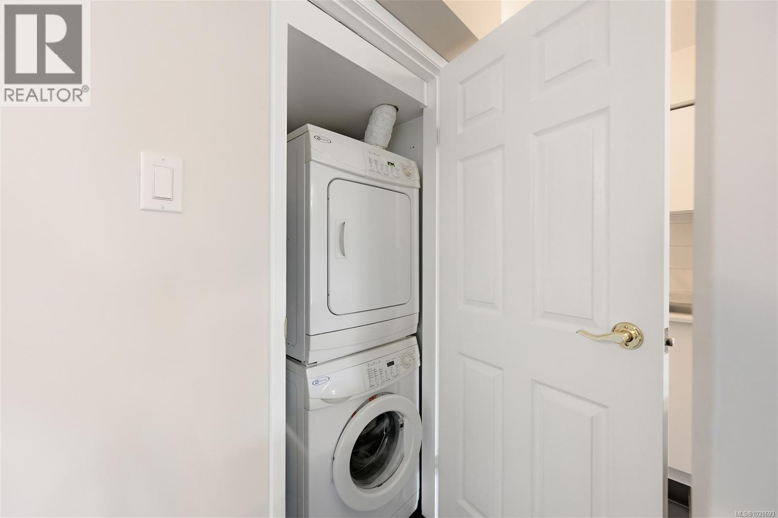 #116 724 SEA TERR - 44